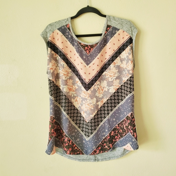 Maurices Gray V-Neck Graphic Print Back Short Sleeve Pullover Blouse Siz… - Picture 5 of 8
